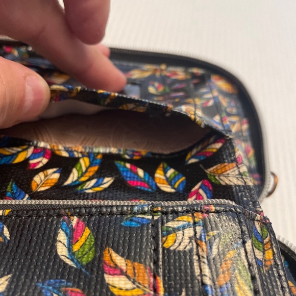 Sakroots Smartphone Wristlet Crossbody Wallet Rainbow Multicolor Artist Circle - Picture 6 of 10